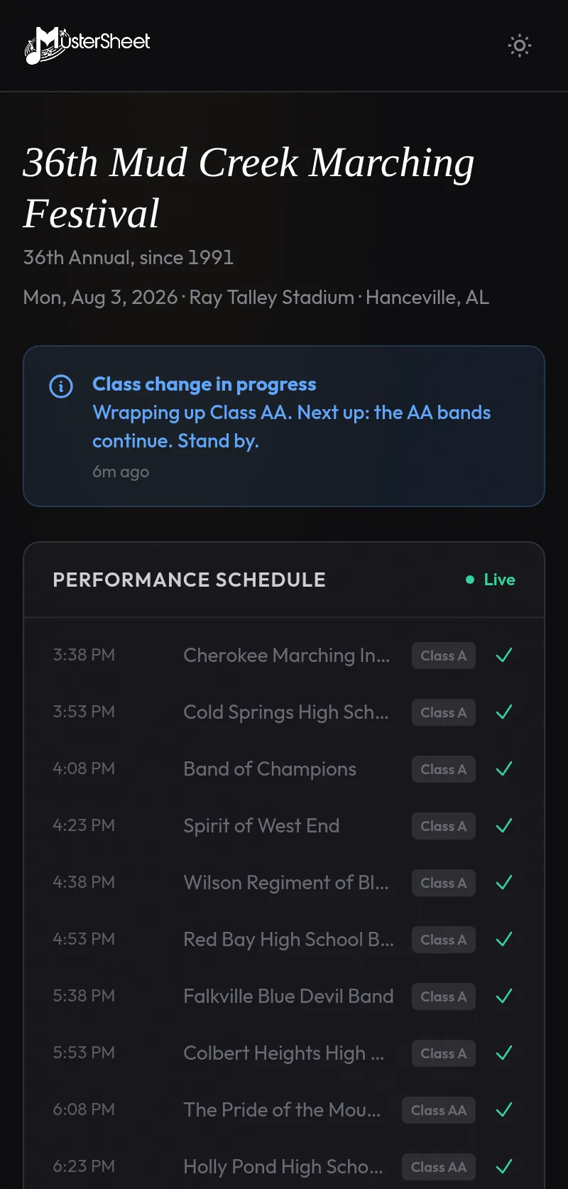 The public live schedule on a phone: class-change announcement banner and the performance lineup with live check marks.